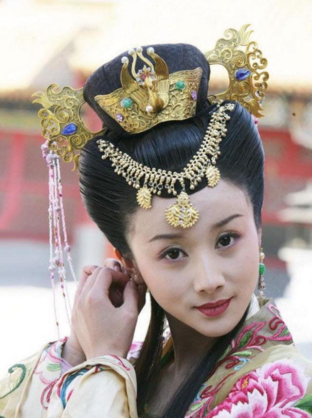 聊聊古装同一发型:杨幂变丑了,唐嫣变丑了,安以