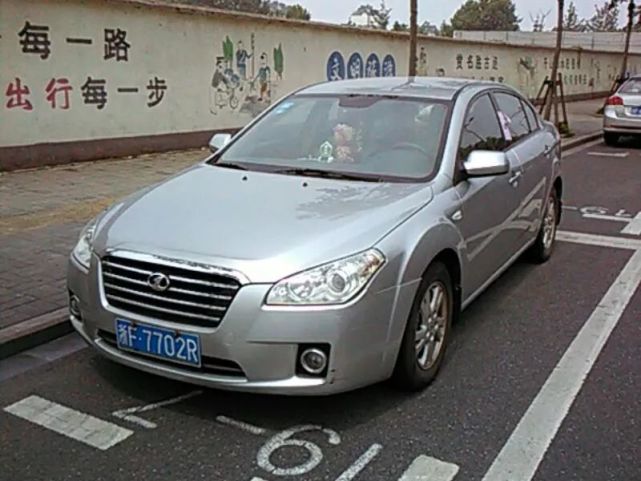 曝光!嘉兴这些车停在车位里也被贴罚单 咋回事