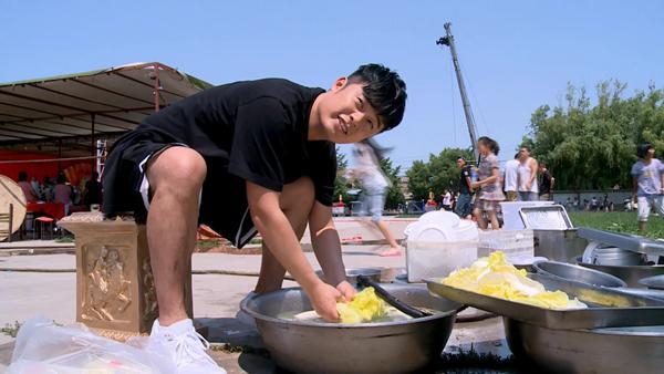 《约吧》上演“骗婚”大战 徐璐黄景瑜拍婚纱照