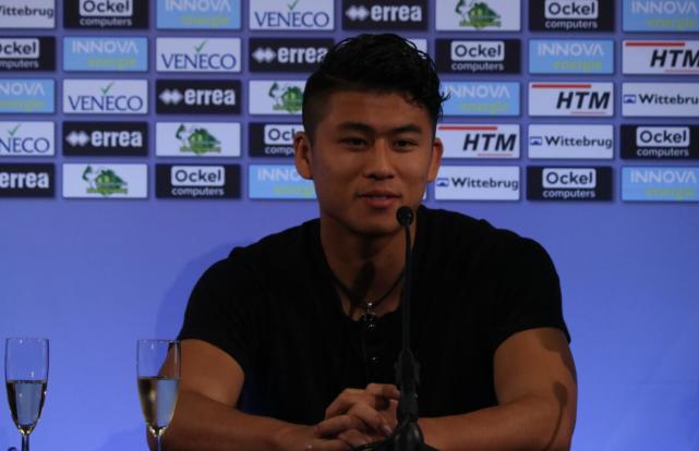 直击张玉宁亮相海牙:俱乐部要帮助中国足球 1