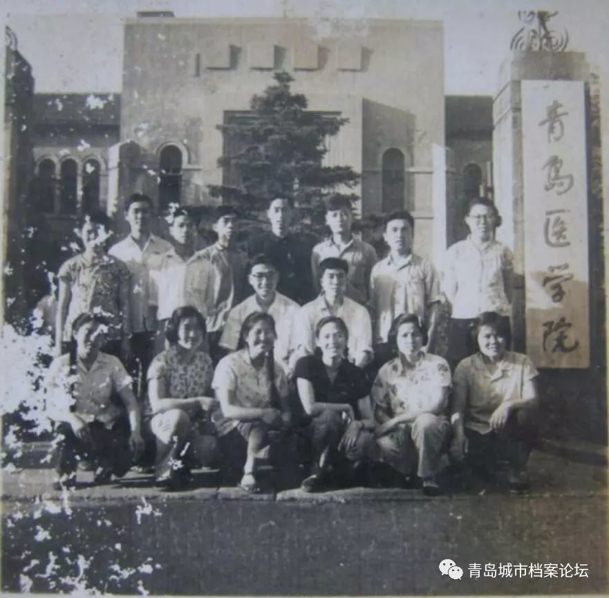 1956年9月29日,青岛医学院在青岛第二体育场隆重举行了独立建院庆祝