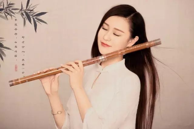 青年竹笛演奏徐艳一曲《梦之语》，迷醉了~