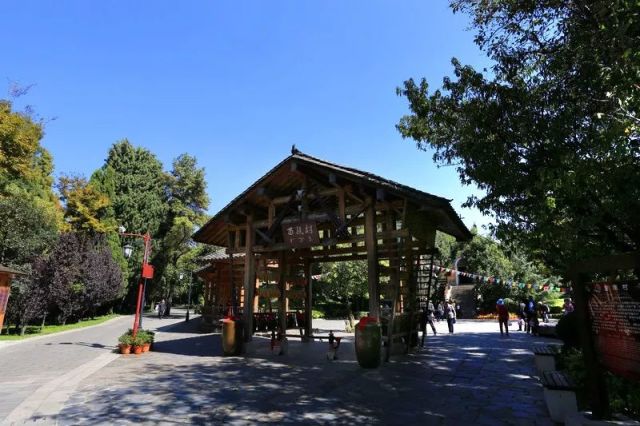 云南民族村苗族村