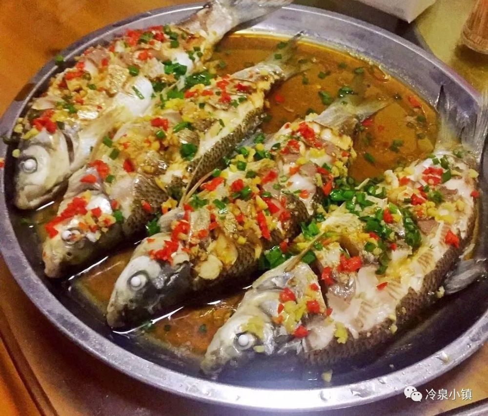 冷泉小镇不仅有如画美景,更有御用贡品美味佳肴