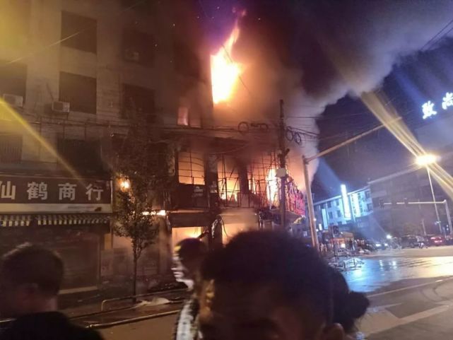 有惊无险!常德桃源县漆河镇一电器超市突发火