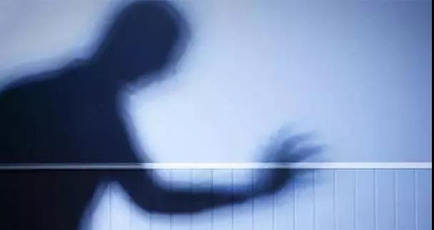 同一天同一派出所三名报警人被拘留 都是跟女