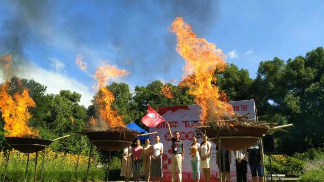 武汉植物园开展禁毒教育活动 焚烧罂粟向毒品