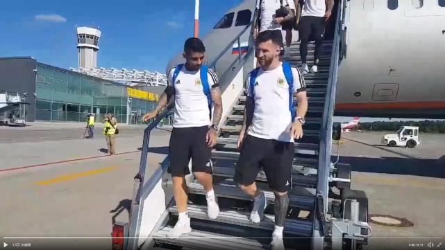 阿根廷队抵达1\/8决赛举办地喀山 梅西神色轻松