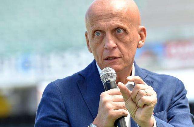 科里纳通报小组赛VAR正确率99.3% 媒体与官