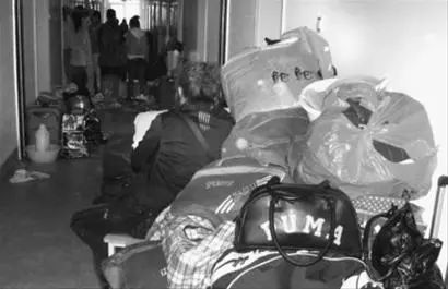 北京黑中介撵走房客 连租金带押金一分不退