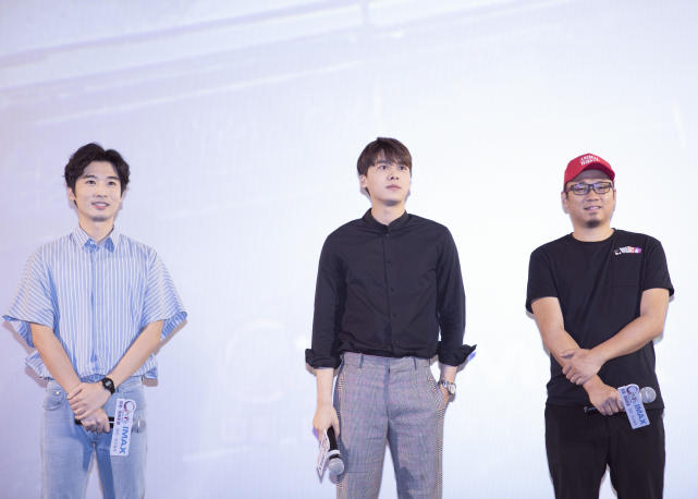 《动物世界》上映首日获票房冠军 李易峰路演