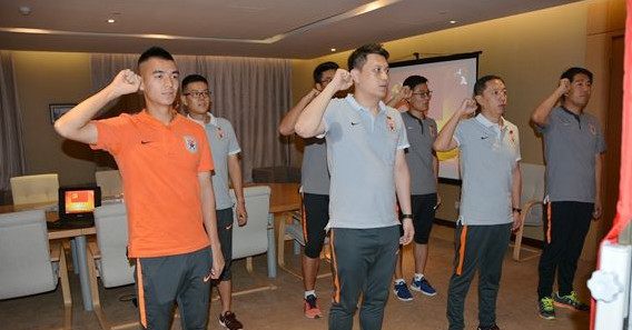 鲁能组织重温入党誓词活动 积极分子刘彬彬出