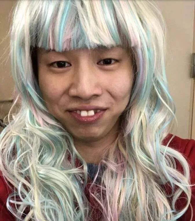 关掉滤镜,抖音小姐姐秒变菜场大妈,网友都崩了:打赏的