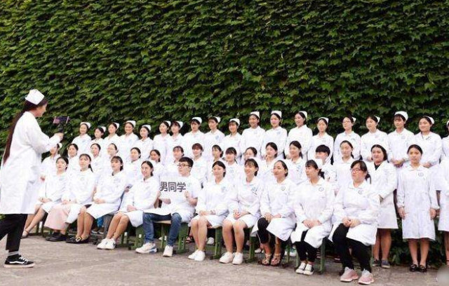 在卫校上学的男生是不是都很幸福呢?听完卫校男生的吐槽,我乐了