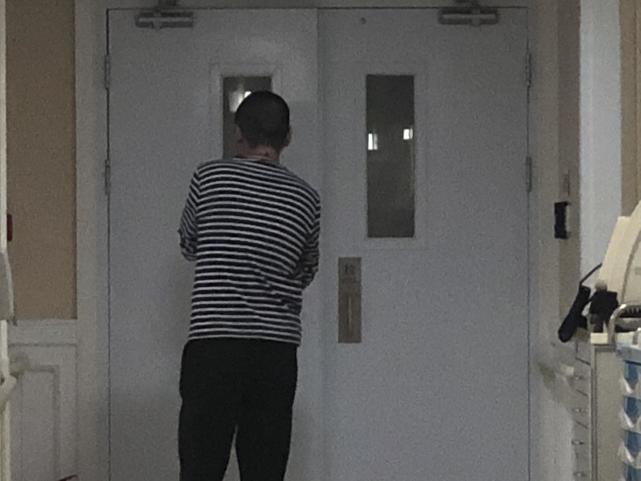 蒋勤勤产下二胎儿子，进产房前陈建斌甜蜜亲吻，儿子照片曝光（组图） - 5