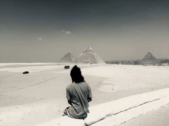 我朋友圈有个哥们,喜欢一个人浪迹天涯
