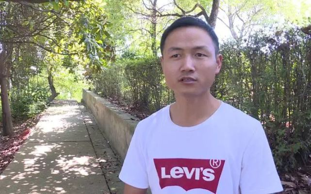 湘潭80后小伙养毒蛇近千条 年销售额约400万