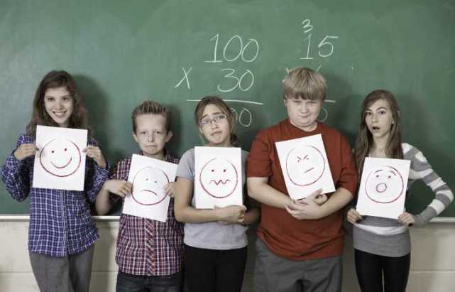 学校不公布期末分数家长打电话投诉 校长回应