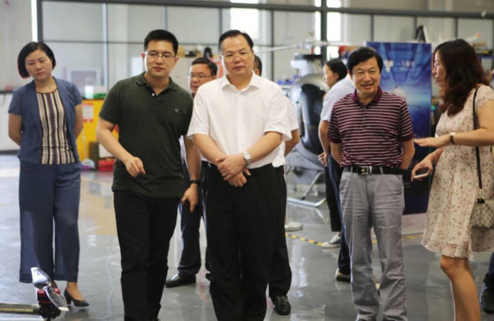 湖南省冷水江市委副书记,市长曾伯怡一行莅临一飞智控