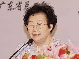 她是客家媳妇叶选平的夫人曾任深圳市副市长