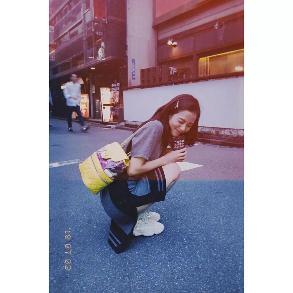 blackpink成员jennie舞台照,帅气性感不输模特.jisoo