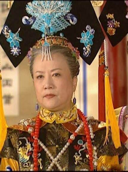 《还珠格格》的老佛爷与老公恩爱52年,银婚收到大钻戒