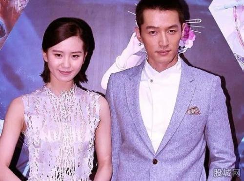 刘诗诗不管和谁合照都是一脸冷淡,和胡歌也是