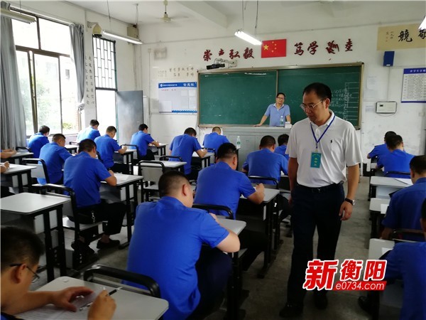 以考促学 衡阳238名城管人员参加法律法规考试