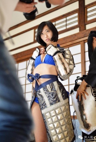 日本深夜福利节目:《铠美女》