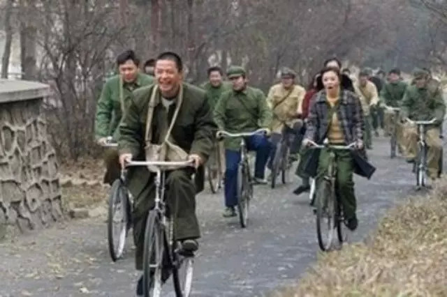 最近很火的一首歌,70,80后眼眶都看湿了