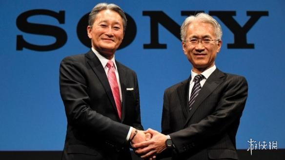 索尼集团前CEO平井一夫(左)