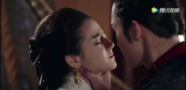 趣闻迪丽热巴被掐脖子令人心疼,杨颖性感,唐嫣搞怪,这
