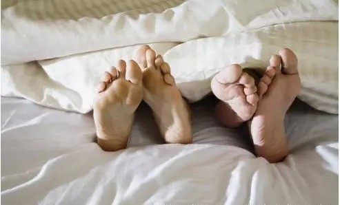 导致晚上睡觉腿抽筋的坏习惯