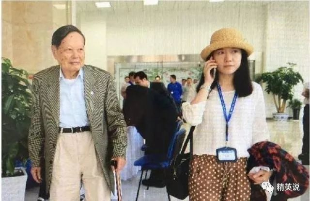 的年迈不仅仅带来了大众对于结婚动机的恶意揣测,更有对"无性婚姻","