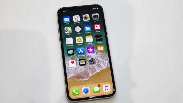 iPhone 9正式亮相 全面屏和彩虹色你想要的全都有