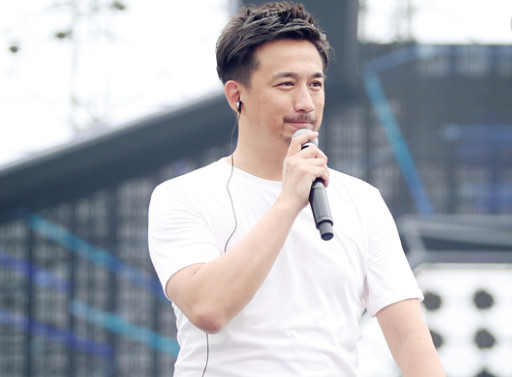 孙莉微博晒照引发感叹,12岁多多身高惊人,二人