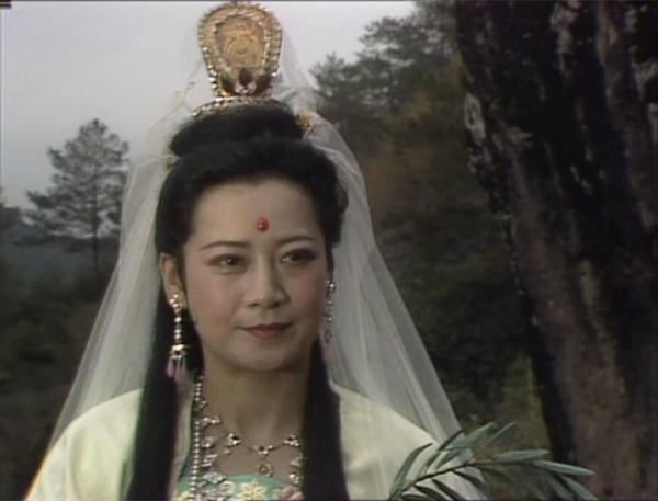 电视剧《新白娘子传奇》中的白娘子的赵雅芝,他在1985年,主演《观世音