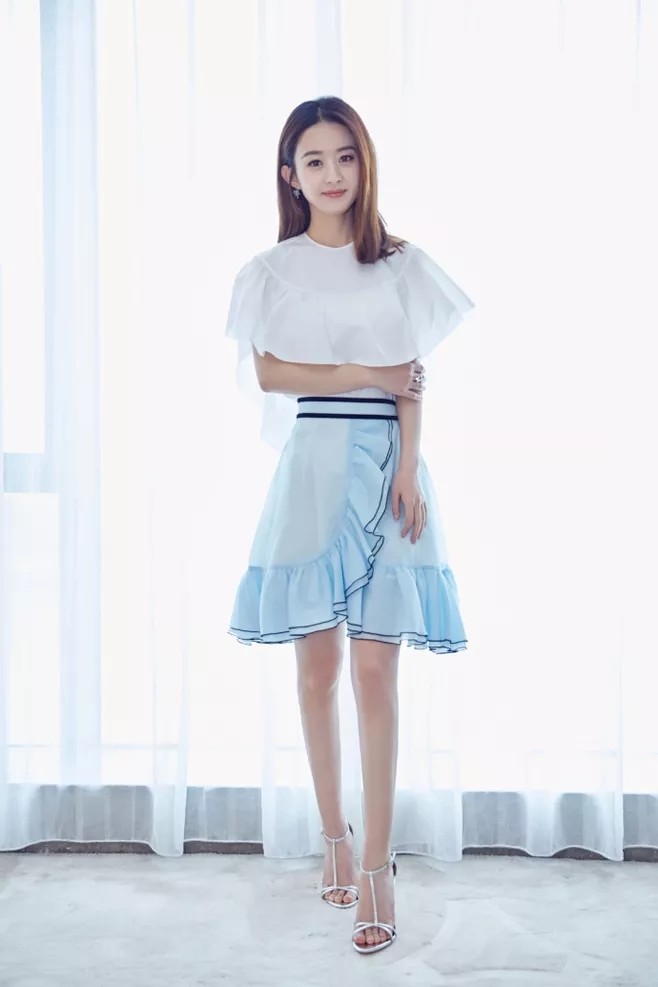赵丽颖还是这么少女脸,清新甜美的造型让人心动,真是