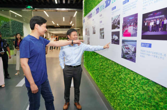 一线丨何小鹏购买小米股票后,雷军前往小鹏汽