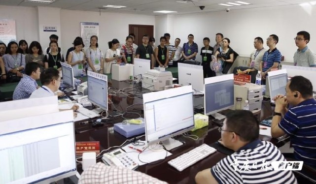 高考录取现场什么样?3次模拟投档降低考生退