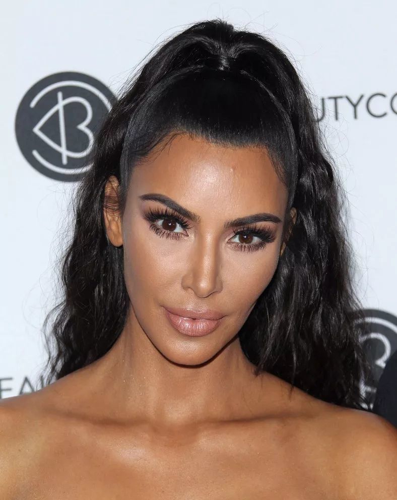 金秘书的高光,比当年张韶涵上热搜的还好看