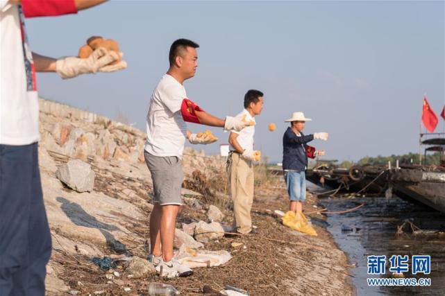 岳阳防疫人员开展防疫教育 预防汛期血吸虫病