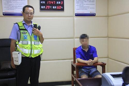 郑州一男子驾驶未年检车辆被查 警方一查发现
