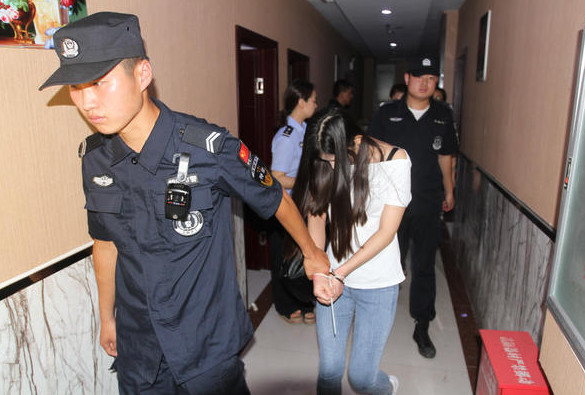借洗浴中心之名组织卖淫活动 内黄警方当场抓