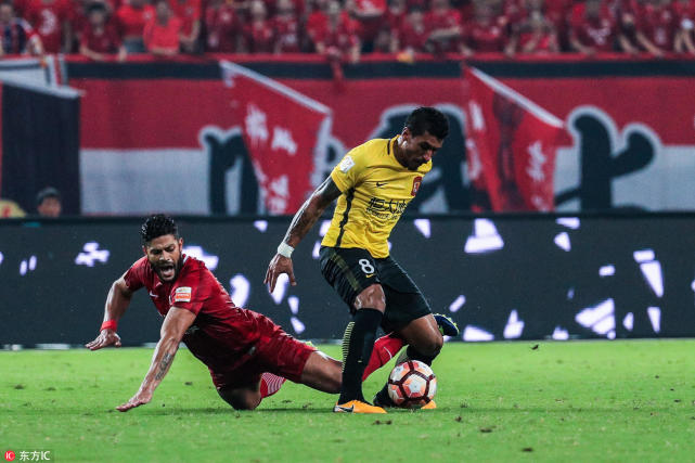 中超王朝与新贵再度对决 暴力鸟堪称上港克星