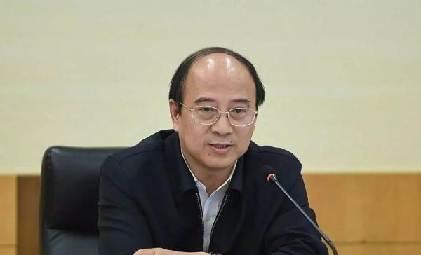 早报| 特朗普再怼美联储致美元大跌 微软股价创