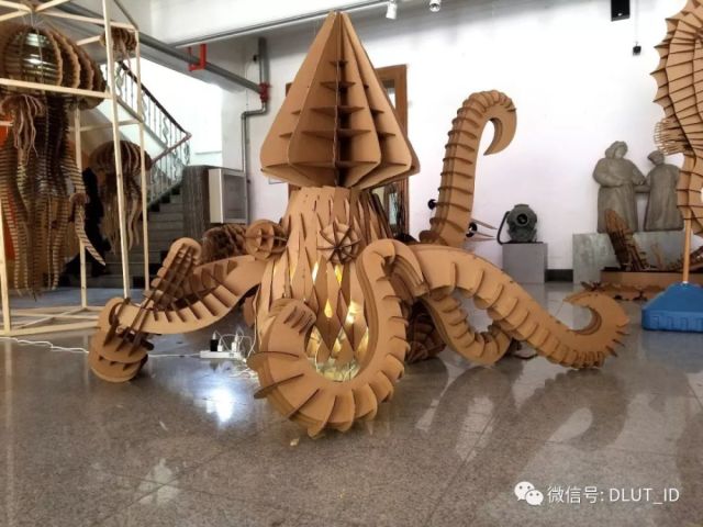 抽象,提取,以5层瓦楞纸板为材料,合理布局支撑结构及形体插接结构