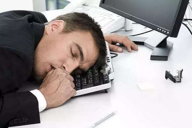 加班熬夜,追剧熬夜,刷微博熬夜,"夜猫子"生活已经成为年轻人生活中的