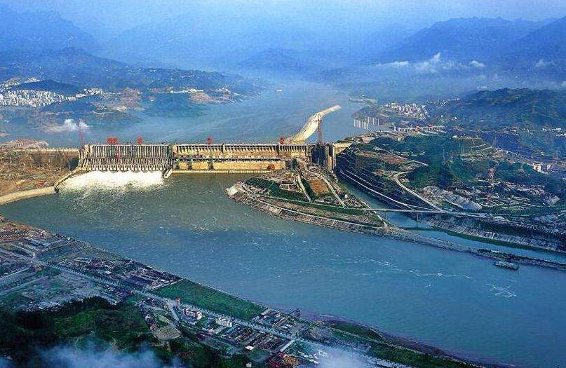 外国人质疑三峡大坝太高无法过船,没想到中国有这妙招