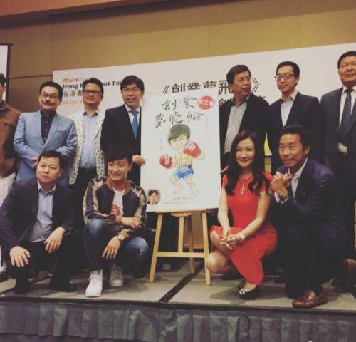 43岁陈晓东近照看着好奇怪，虽然保养得不错，但一张脸真的好僵